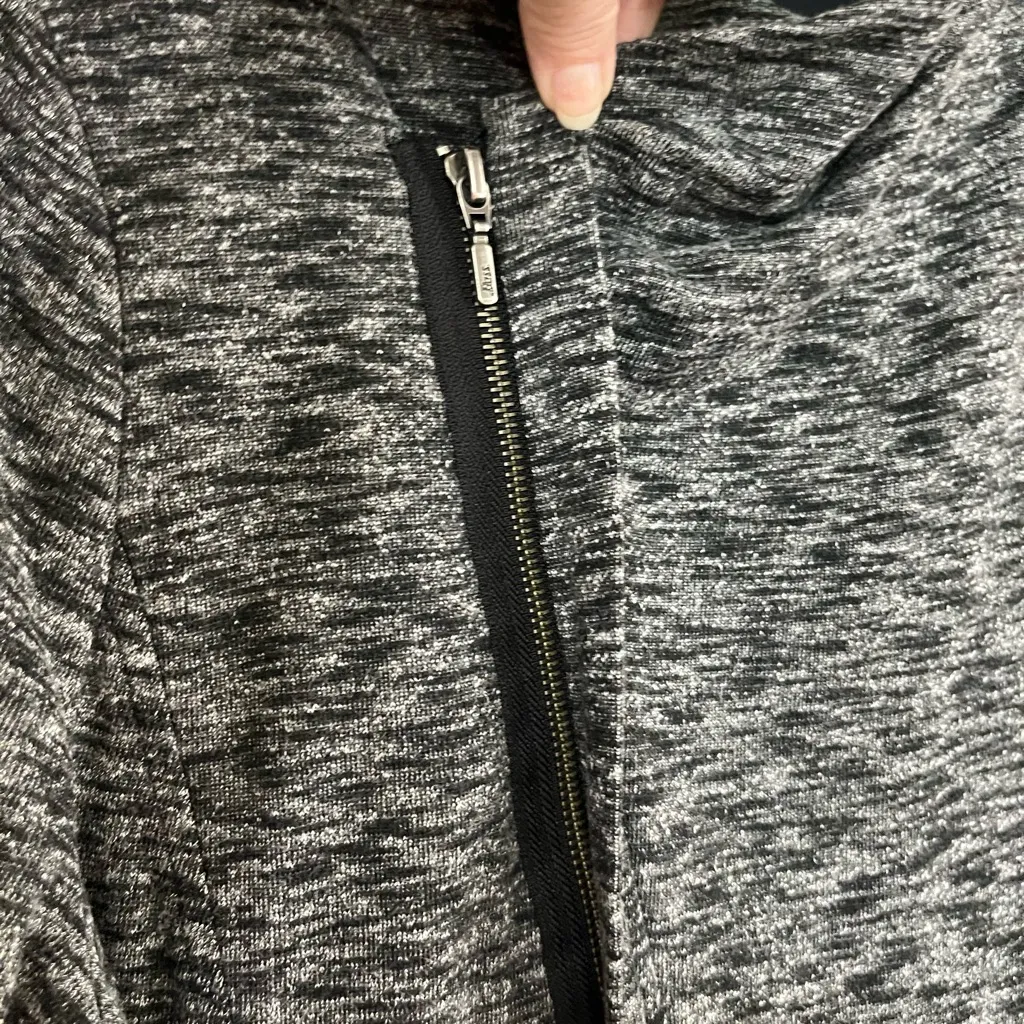 G H Bass Women's Black and Gray Asymmetrical Zip Knit Jacket Sz M - L - Image 6