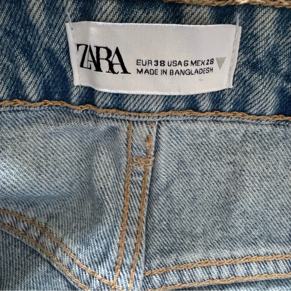 ZARA  High Rise Split Shorts Size 6 - Image 5