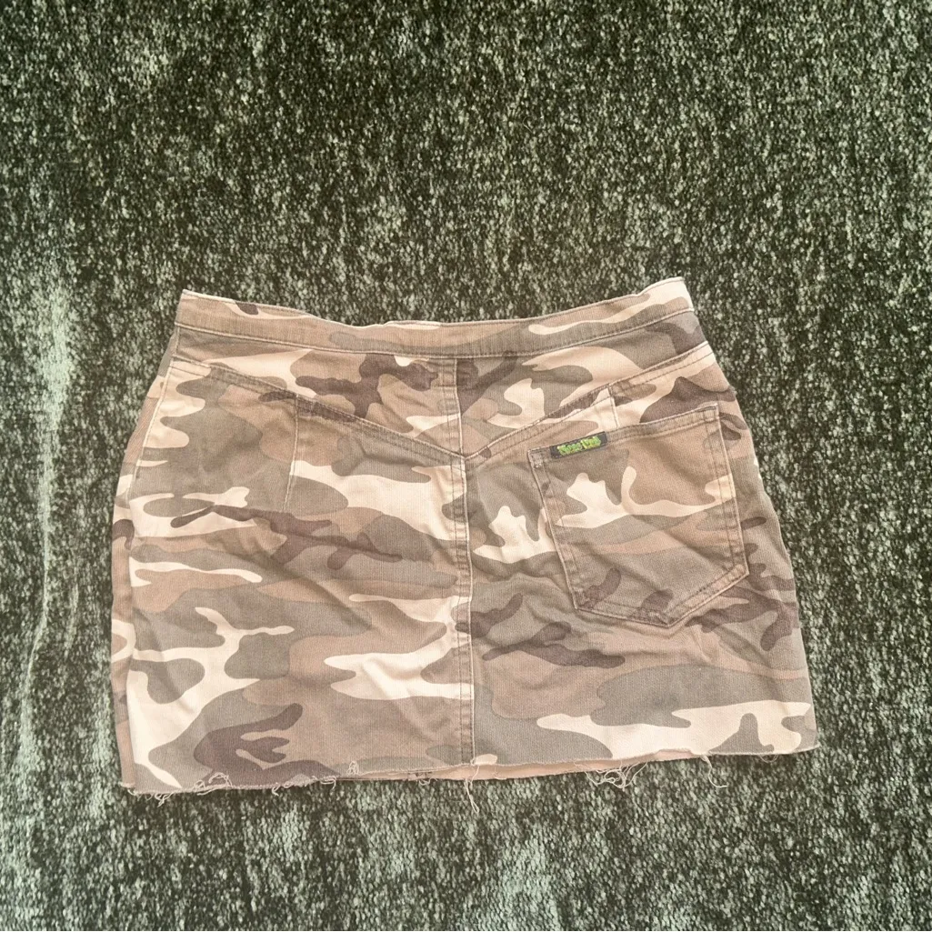 Y2K Camouflage Mini Skirt Tan Size 2 - Image 2