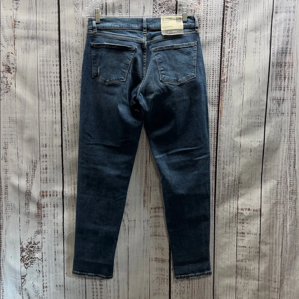 DL1961 NWT Vintage Riley Boyfriend
Straight Jeans in Lt Seaborn Size 26 - Image 10