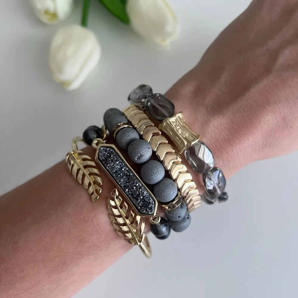 Kinsley Armelle Laurel Leaf Gold Bangle Bracelet - Image 5