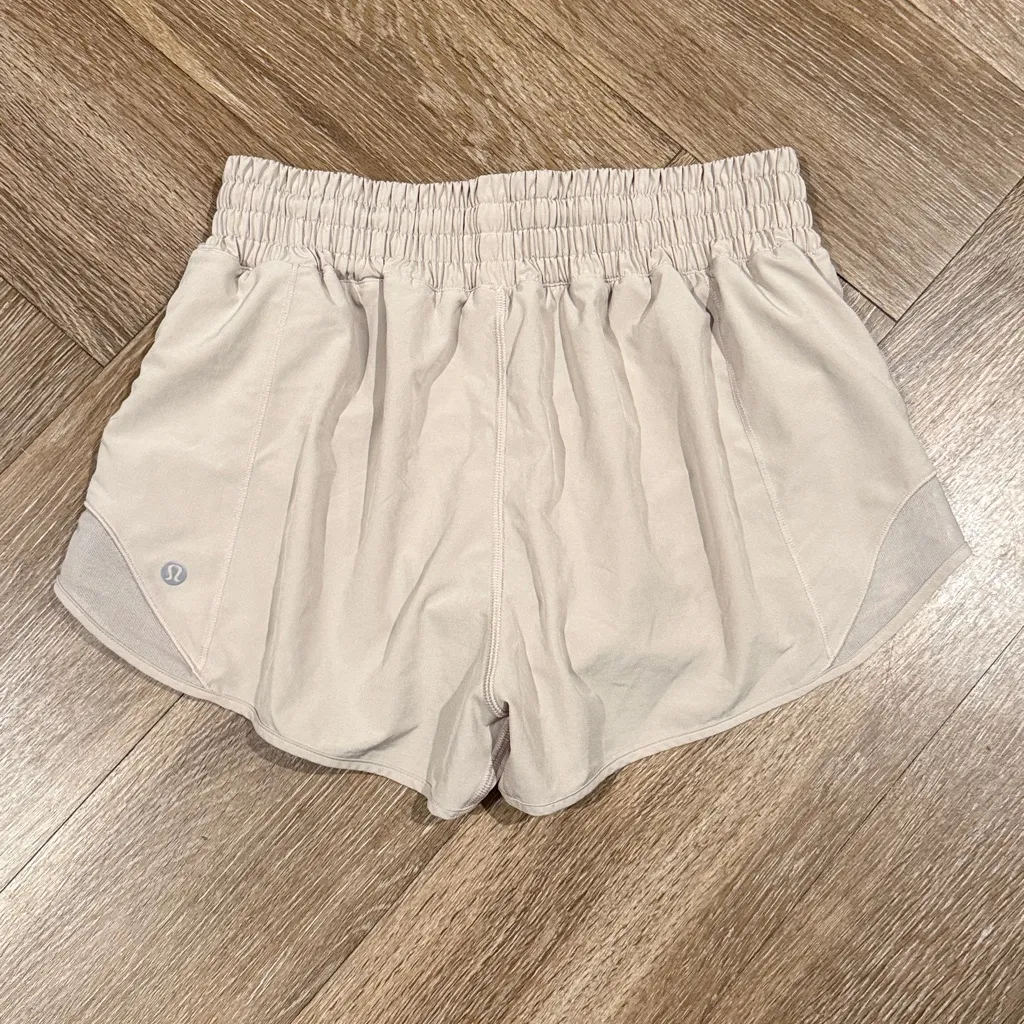 Hotty Hot High-Rise Lined Short 2.5" - Image 4