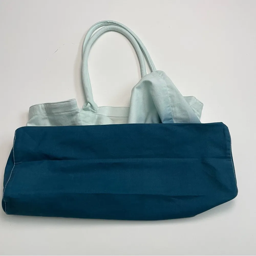 Athleta Tote Bag Lightweight Beach Travel Gym Ombré Blue - Image 13