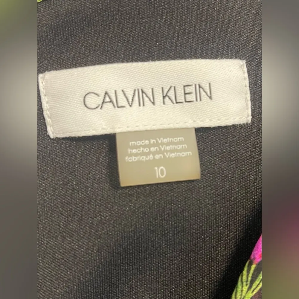 Calvin Klein Pullover Dress with Button Keyhole. 
Lined. Quarter Length Sleeve - Image 6