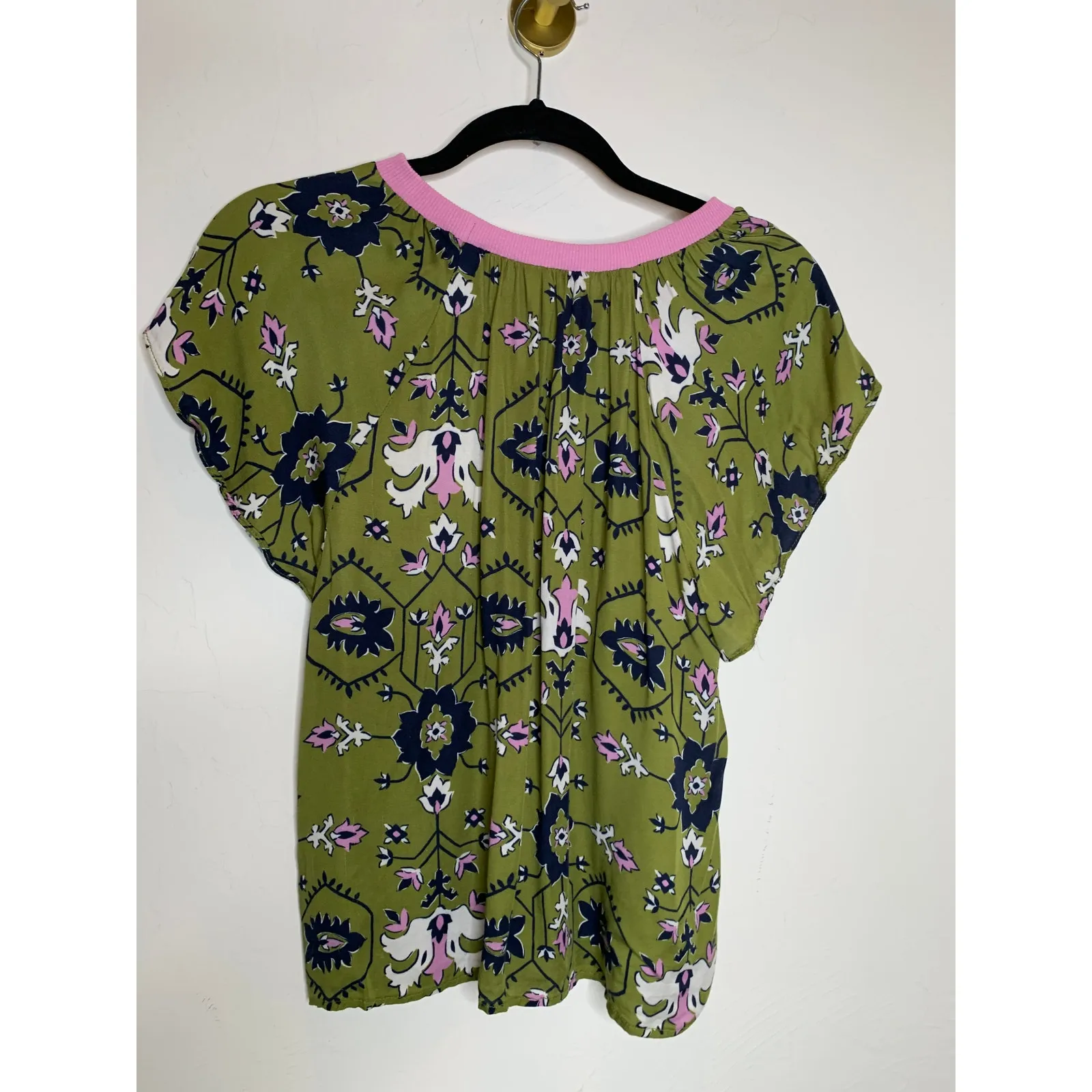 Olivaceous Soft Rayon FLoral Green Pink Top Sz Small - Image 6