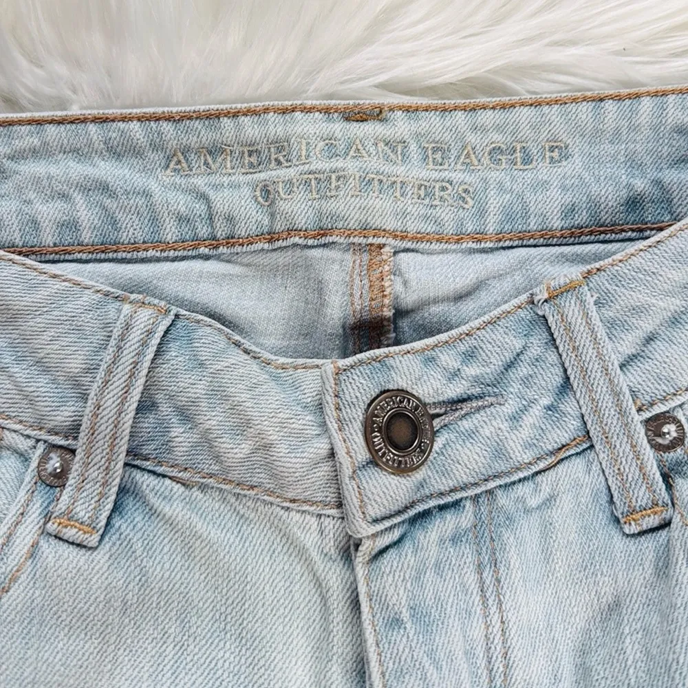 American Eagle Distressed Light Wash Tomgirl Jeans - Image 4