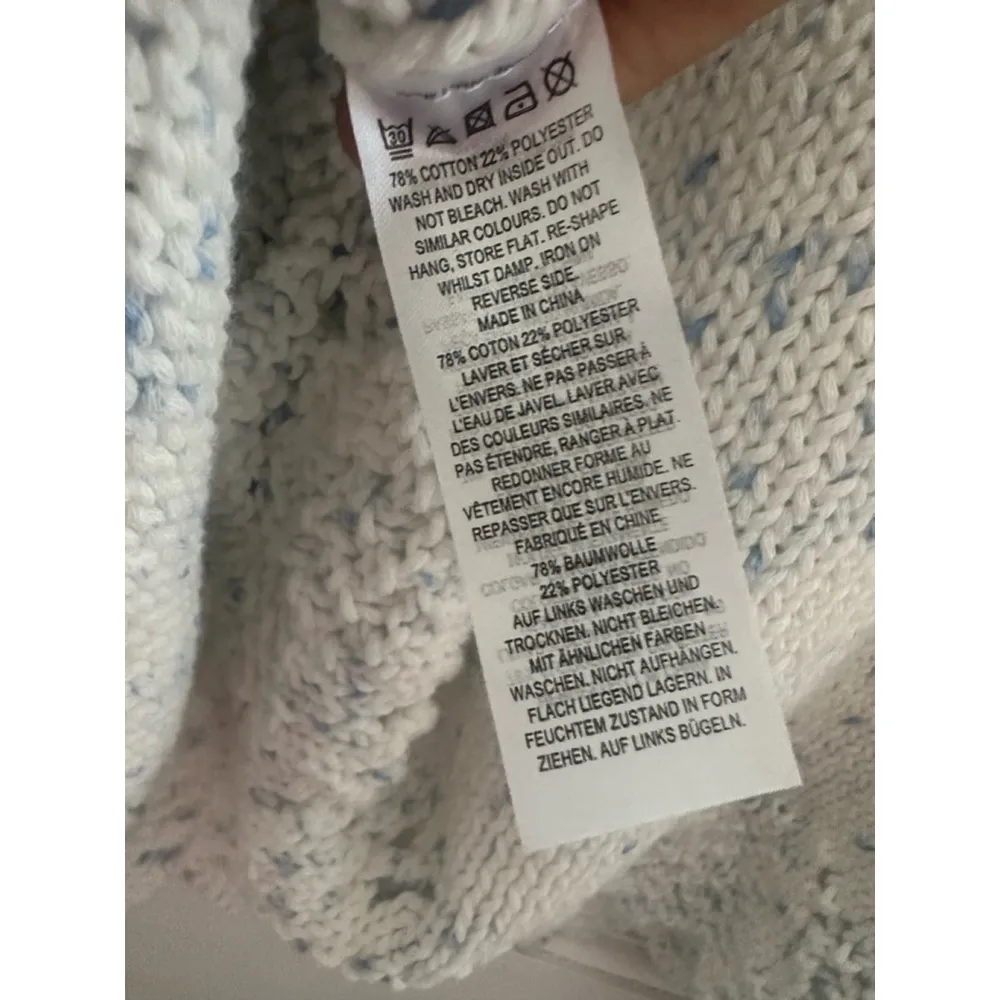 French Connection Sweater Size M White and Blue - Image 4