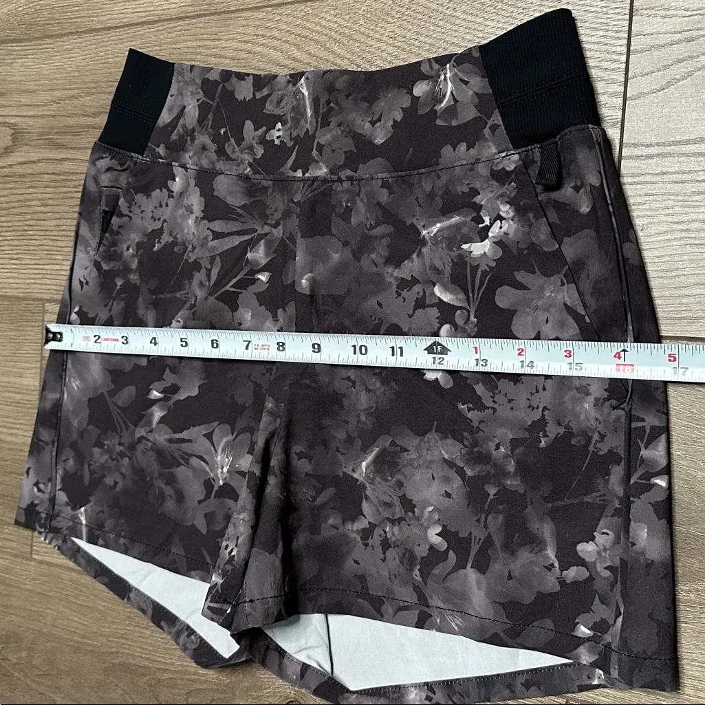 Athleta 4” Brooklyn Printed Casual Shorts Black Gray Size 0 - Image 5