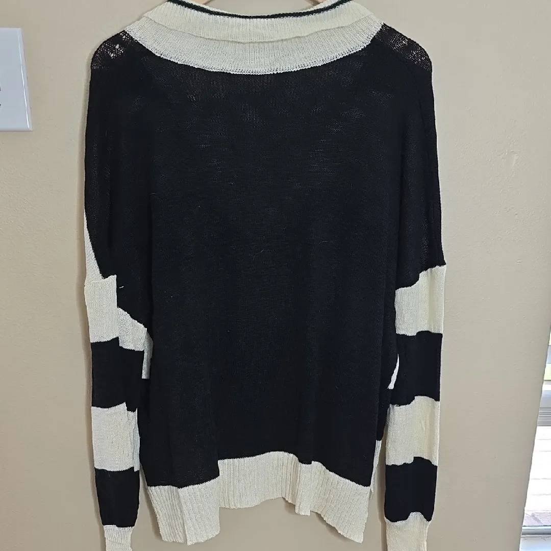 Preppy Sweater Black and White Striped V-Neck Long Sleeve Collared Knit Large - Image 4