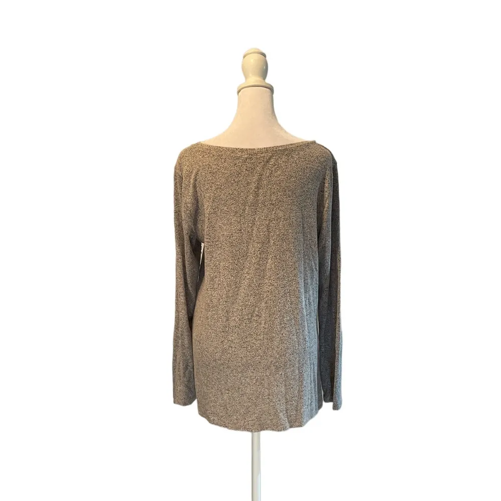 Green Envelope Heather Gray Long Sleeve Scoop Neck Shirt with Ruched Front Side Size M - Image 4