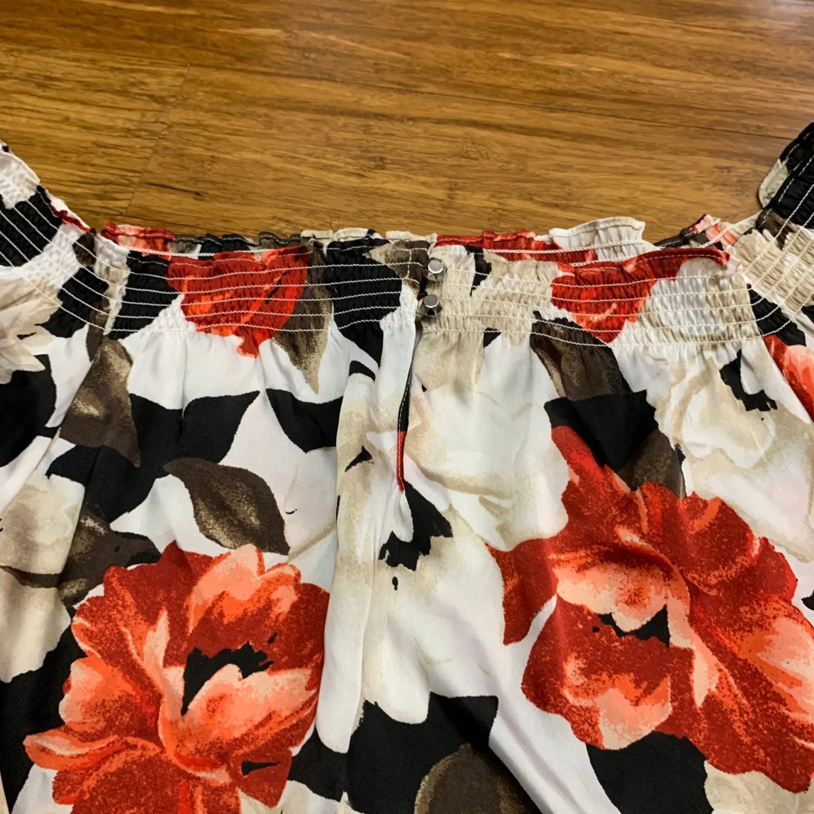 White House Black Market Floral Off Shoulder Tie Sleeve Blouse Top‎ Size Medium - Image 2