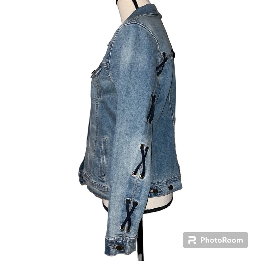 BANDOLINO petite large women’s jean jacket blue lace up sleeves and back denim - Image 2