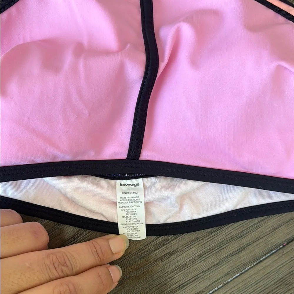 Pink and Black Sleeveless Fitted Crop Top Size undefined - Image 2