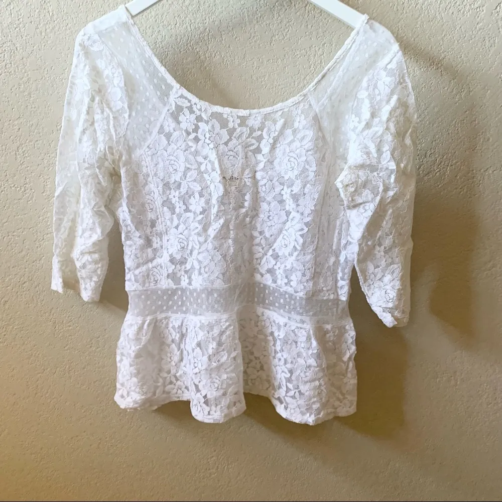 Hollister  White Lace Peplum Blouse Size L - Image 2