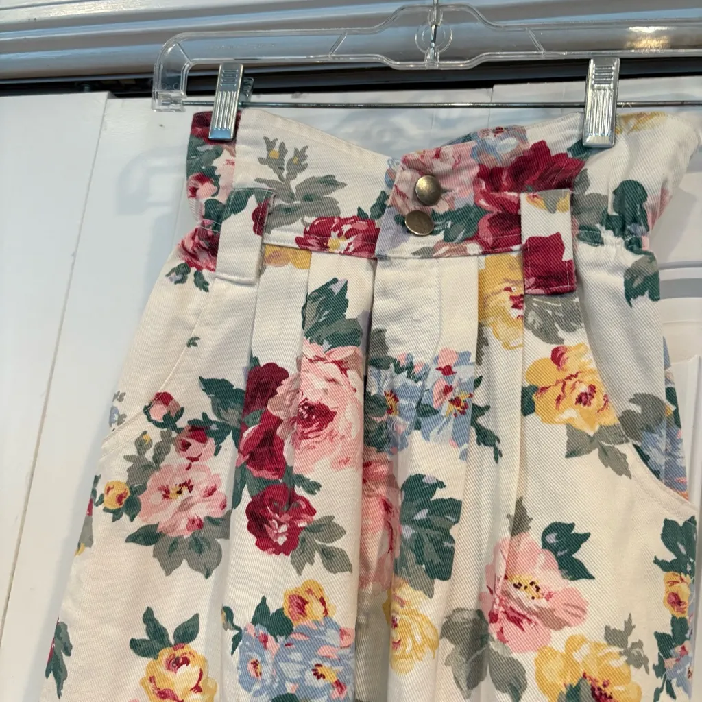 Rampage White‎ Floral High Waisted Paper Bag Shorts Size 5 - Image 3