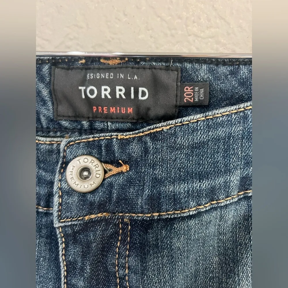 Torrid distress boyfriend PREMIUN jeans size 20 NWT - Image 4