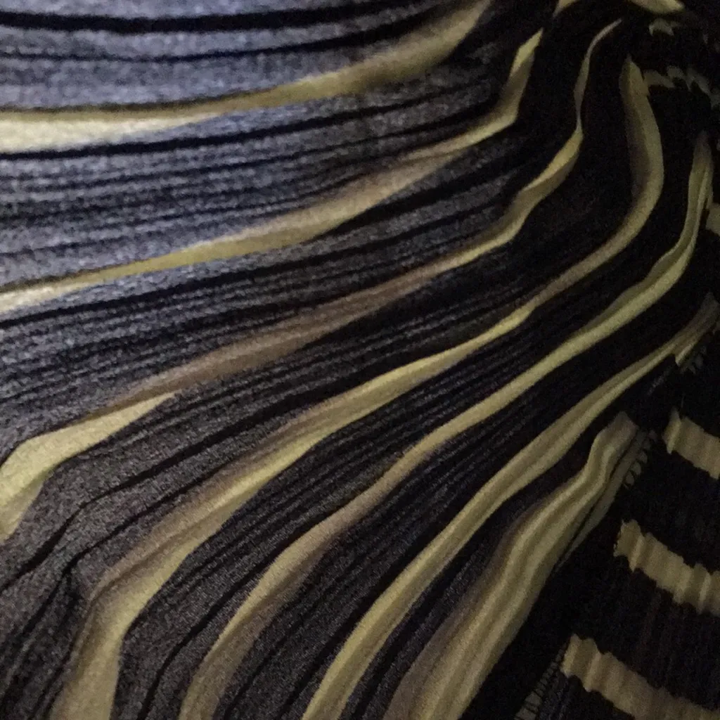 FINAL MARKDOWN Ladies’ E. K. Designs Unique crinkle blouse (L) Size L - Image 7