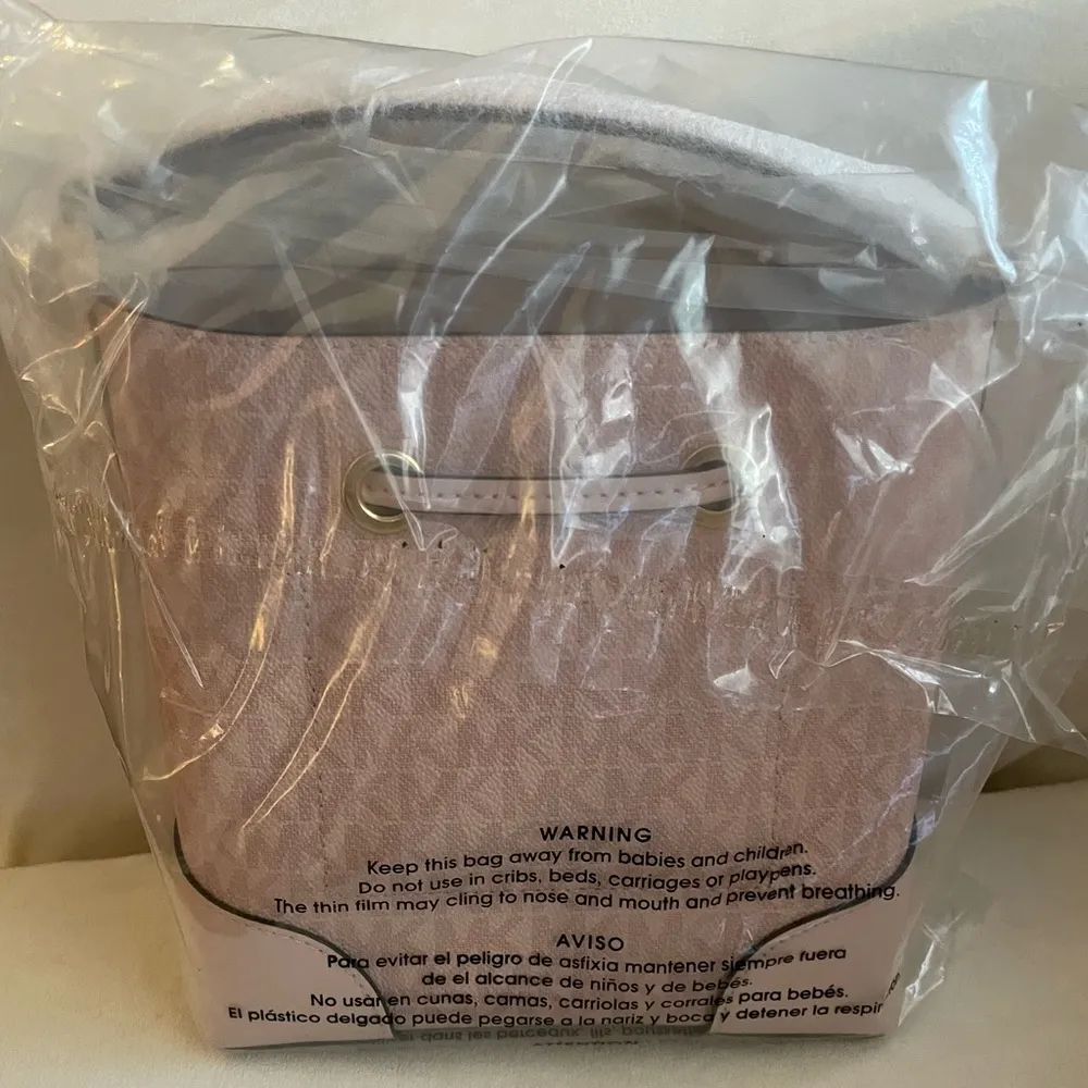NWT Michael Kors Mercer Small Bucket Purse Handbag Crossbody Pink - Image 3