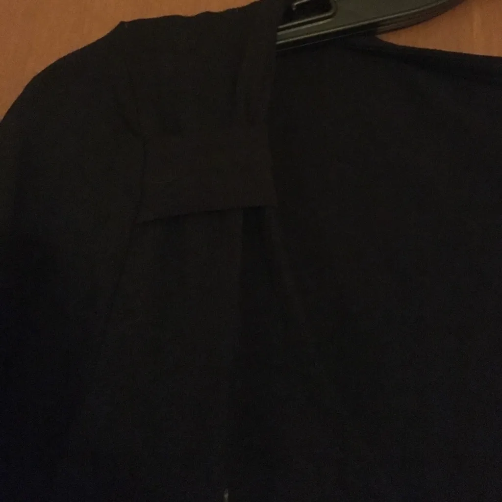 🇺🇸 BOGO Black top with silver sequins Size M - Image 3