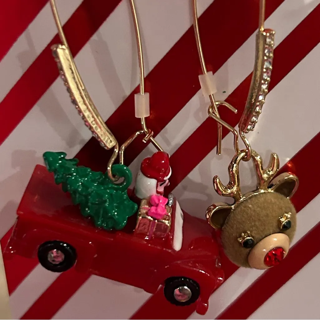 NWT Betsey Johnson Christmas Santa in a Truck & Reindeer Mismatched Earrings - Image 4