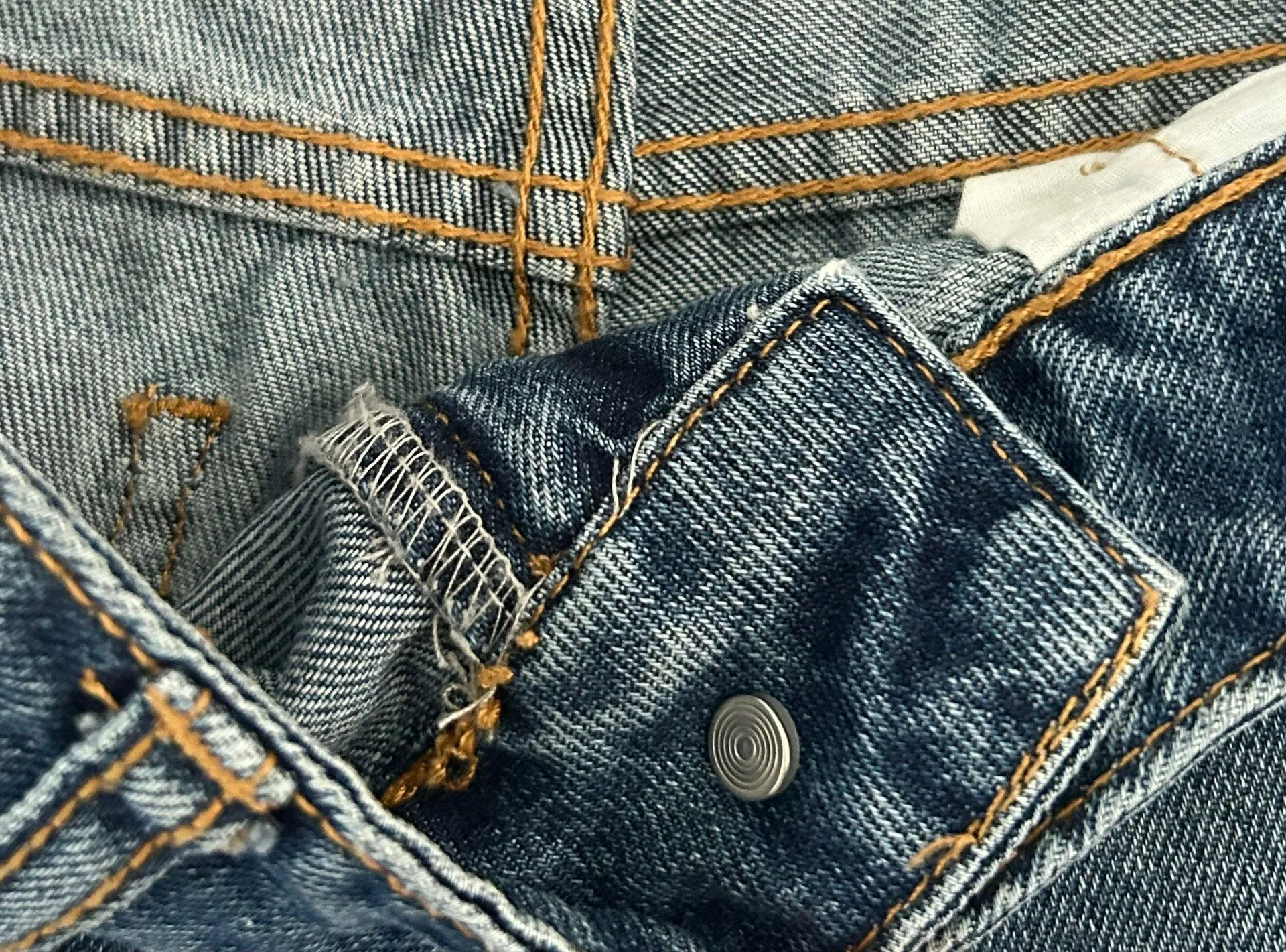 Dark Wash Wide Leg Cropped Frayed Hem Jeans Size 26 - Image 4