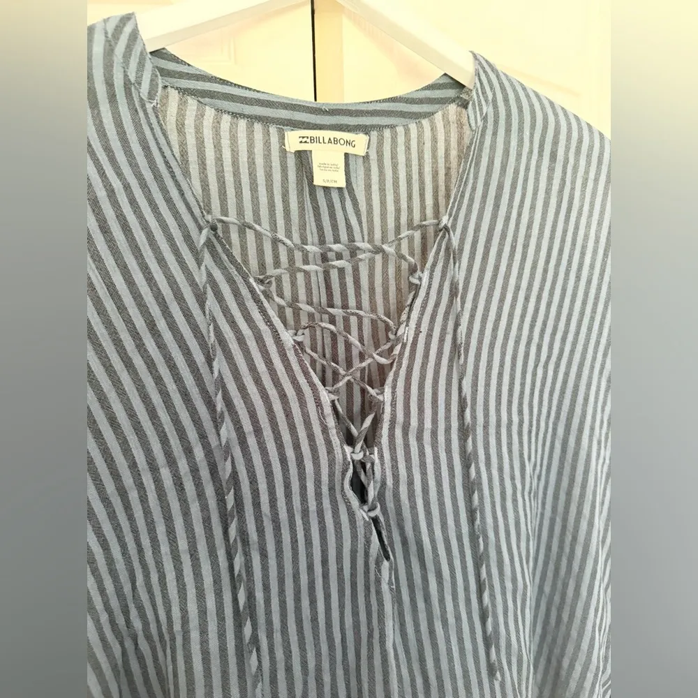 Billabong Finding Happiness Shirt Blouse Striped Lace Up Top Size Small - Image 4