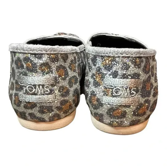 TOMS SILVER GLITTER CHEETAH PRINT SLIP-ON FLAT SHOES WOMEN'S SIZE‎ 6 - Image 4