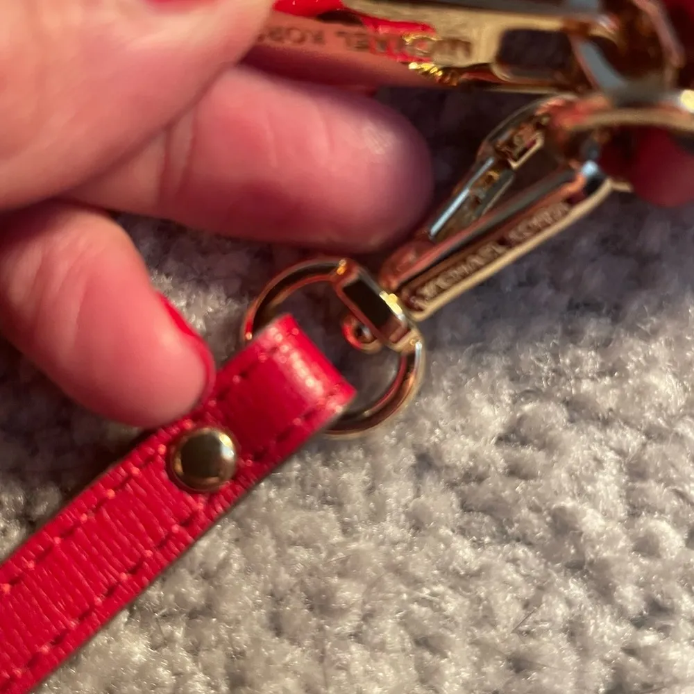 red wristlet - Image 6