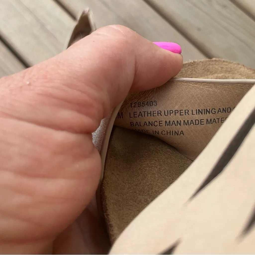 Stylish SOFFT sandals🌷🌷 Silver Size 8 - Image 9