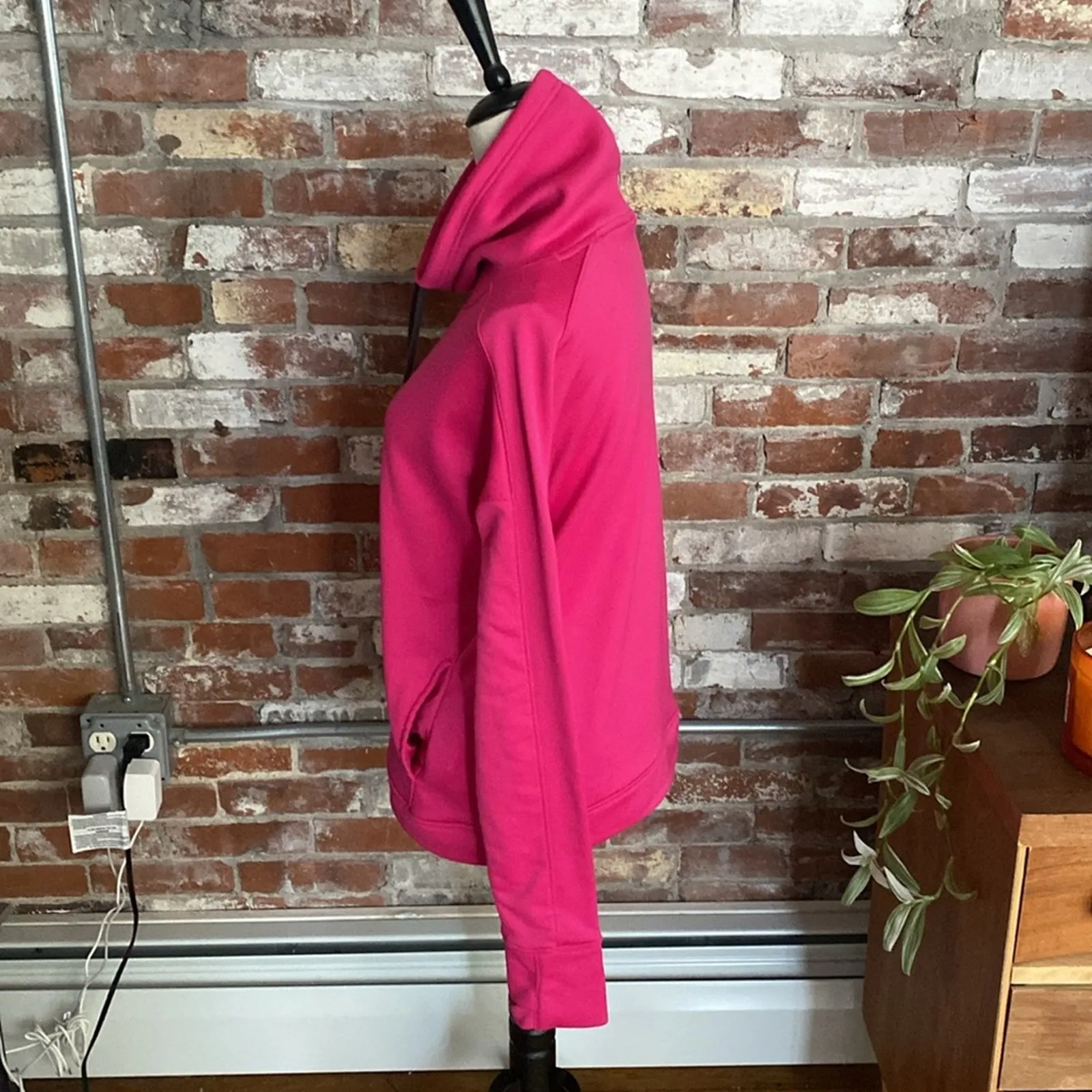 Under Armour Loose Hunt Hot Pink Long Sleeve Sweatshirt Women Size M - Image 4