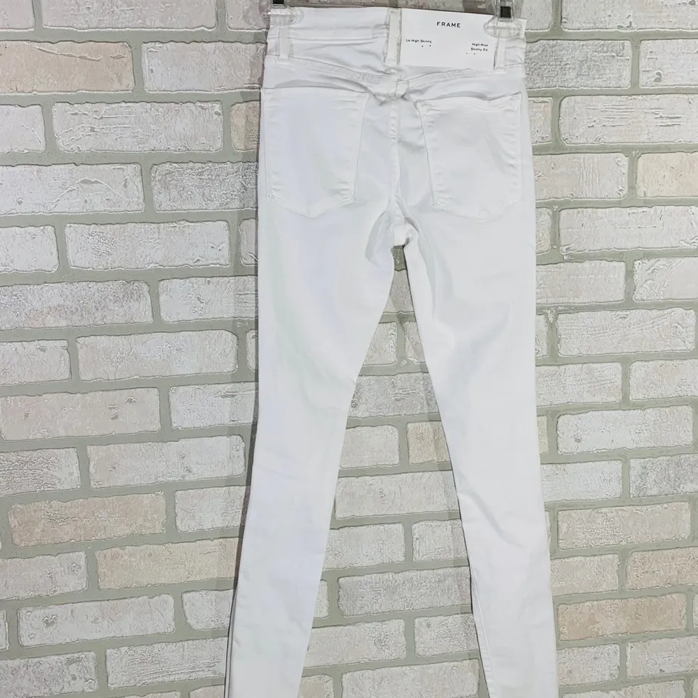 Frame NWT Le High Skinny Distressed Blanc … - Image 9