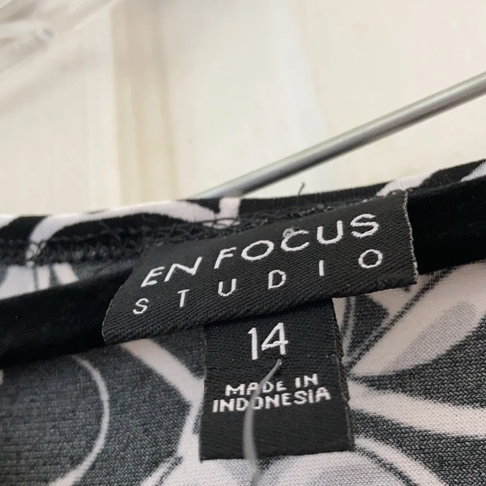 FINAL MARKDOWN Ladies’ En Focus Studio Dress (14) - Image 3