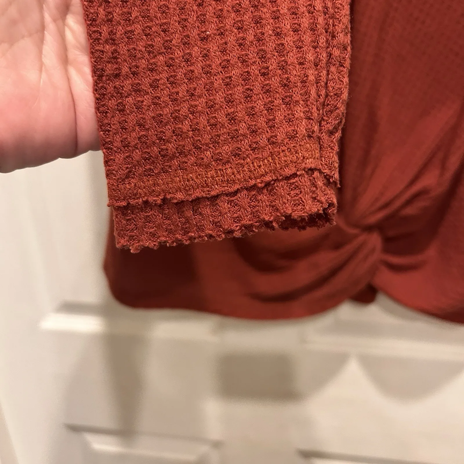 Anthropologie Akemi + Kin Rust Orange Waffle Knit Twist Front  Sleeve Top Size L - Image 5