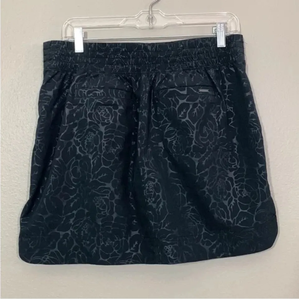Orvis Womens Black Rose Embossed Print Pull on Skort Size Small - Image 3