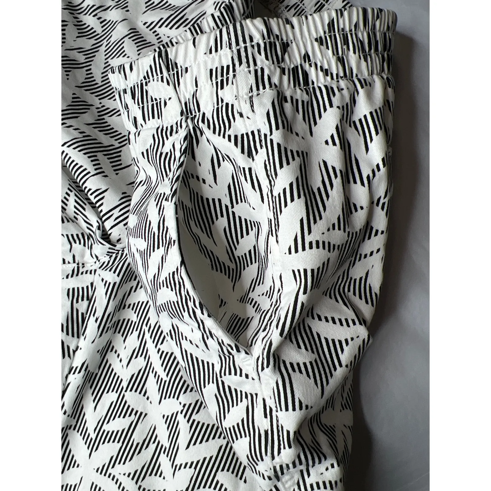 lands and size 10 P shorts pull on black white pockets comfort casual vacation - Image 7