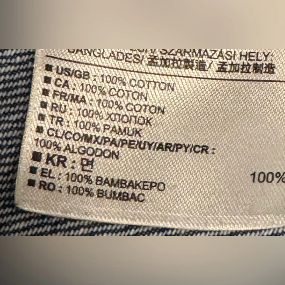 Women’s Gap distressed denim jean shorts - size 30r - Sexy Boyfriend - Image 6