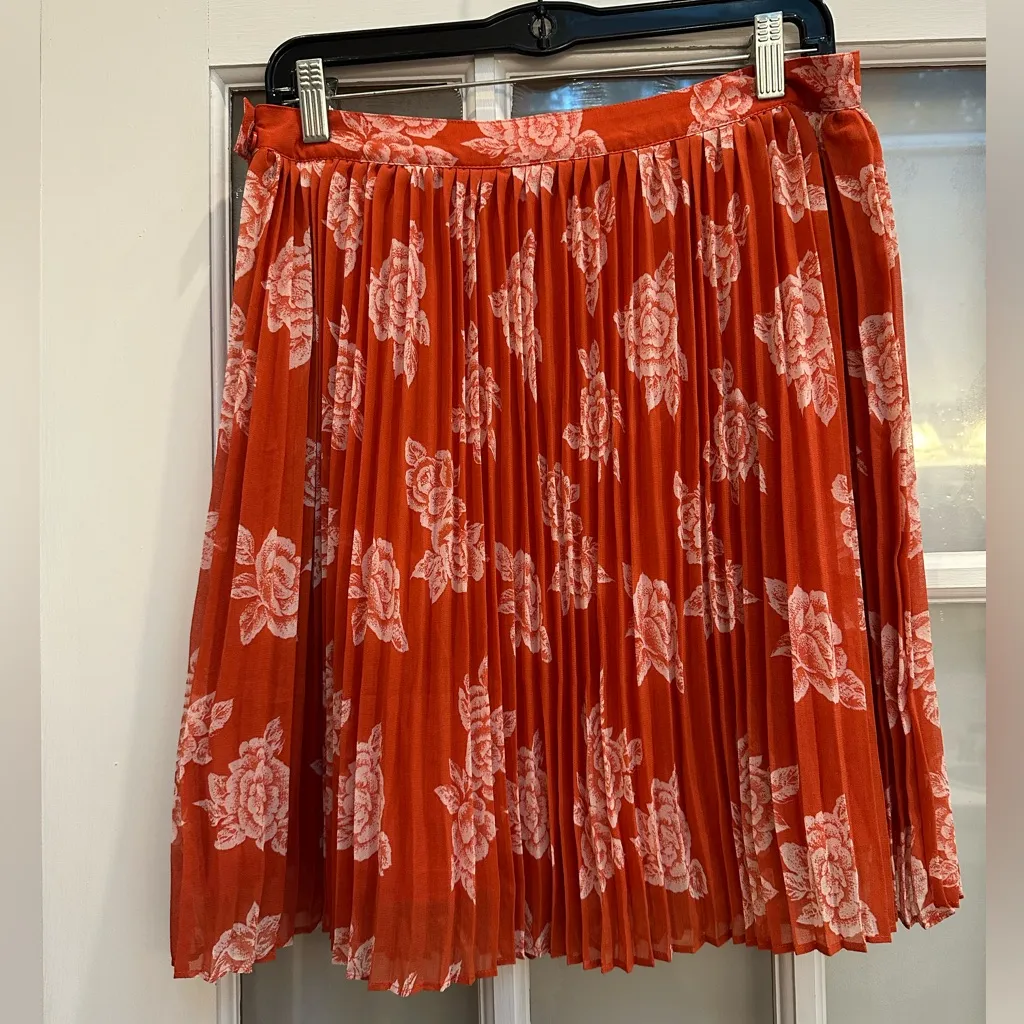 ModCloth Perfectly Posh Pleated Floral Skirt Orange Red Size 10 Medium M NWOT - Image 2