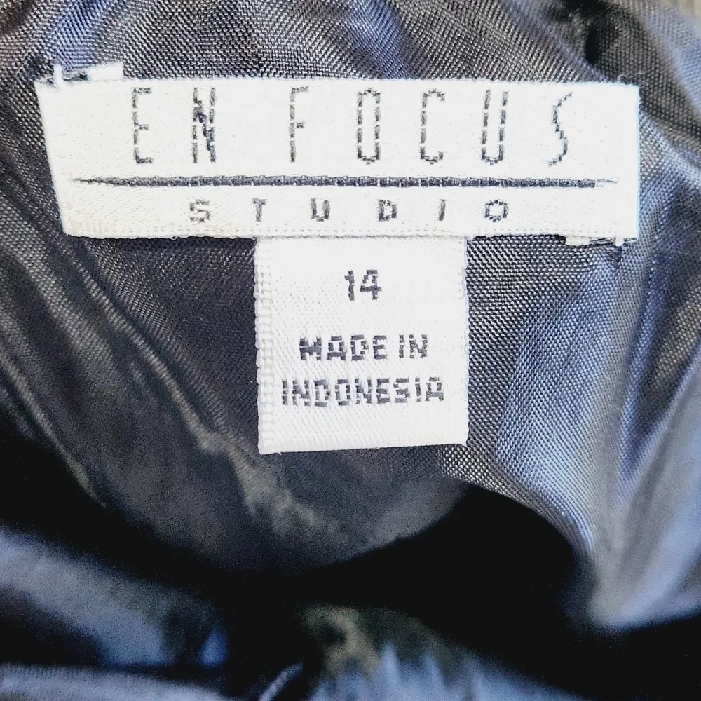 Enfocus blk & wht florals satin sleeveless fit & flare ruched chest size: 14 - Image 12