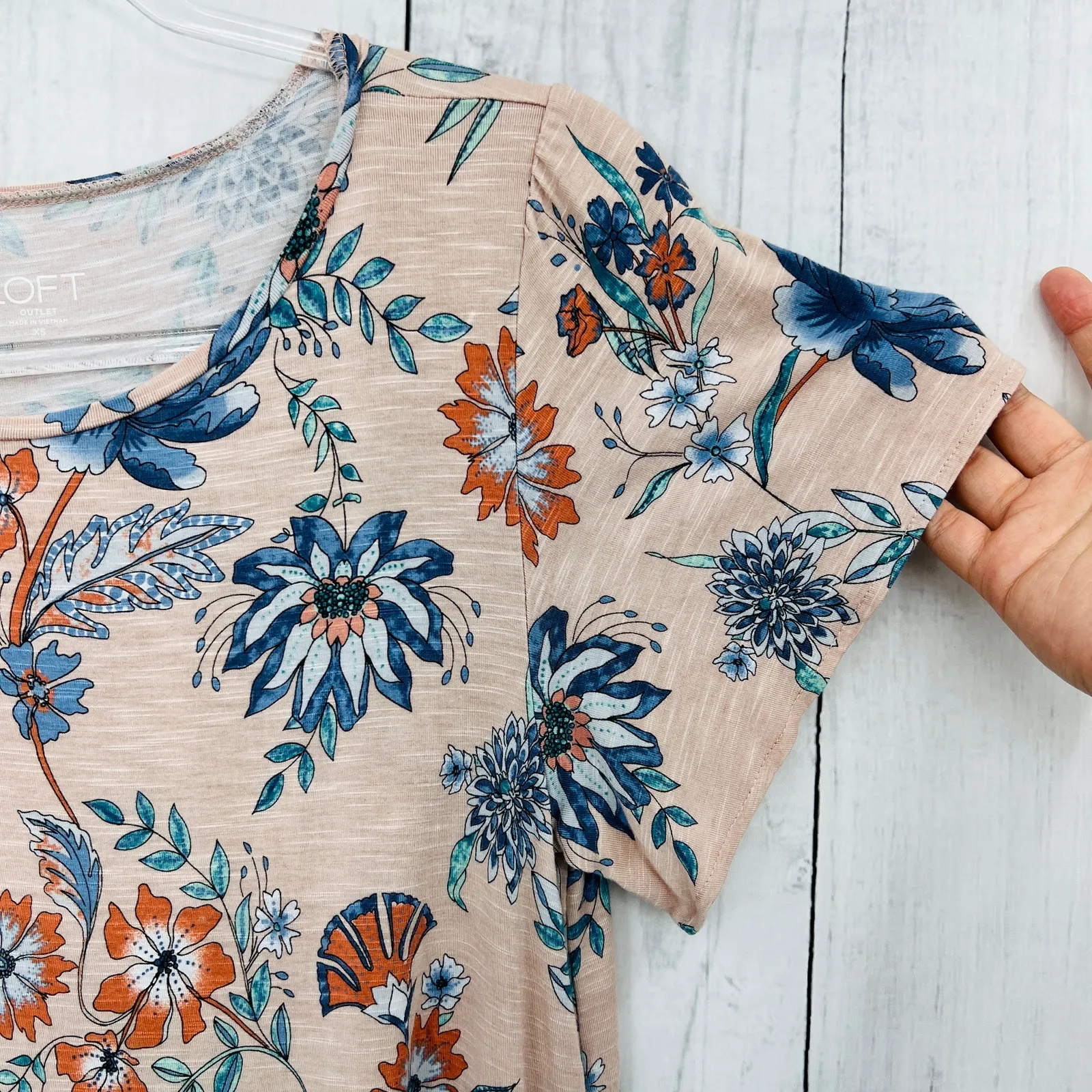 LOFT XS Outlet Pink Floral Tee Shirt stretchy boho cap sleeve - Image 4