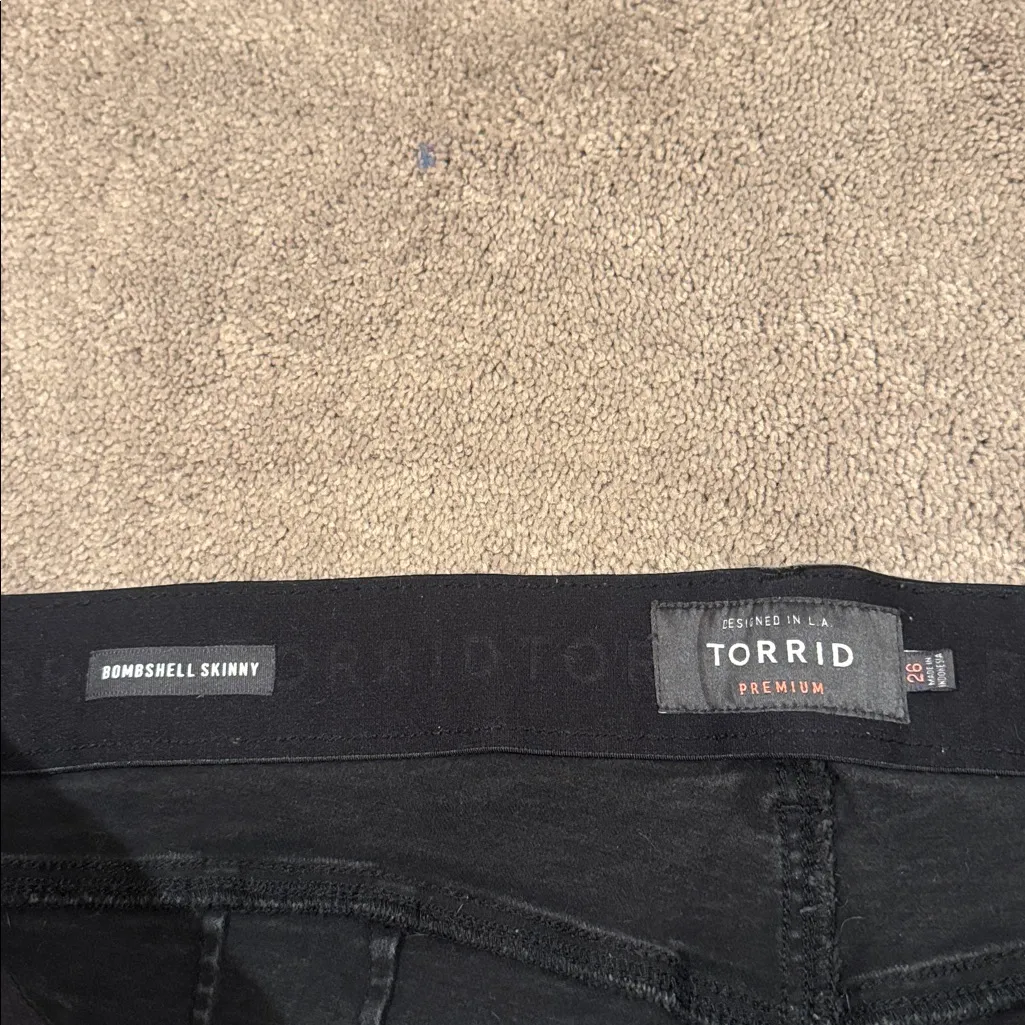 Torrid Black Bombshell Skinny Denim Shorts SIZE 26 - Image 2