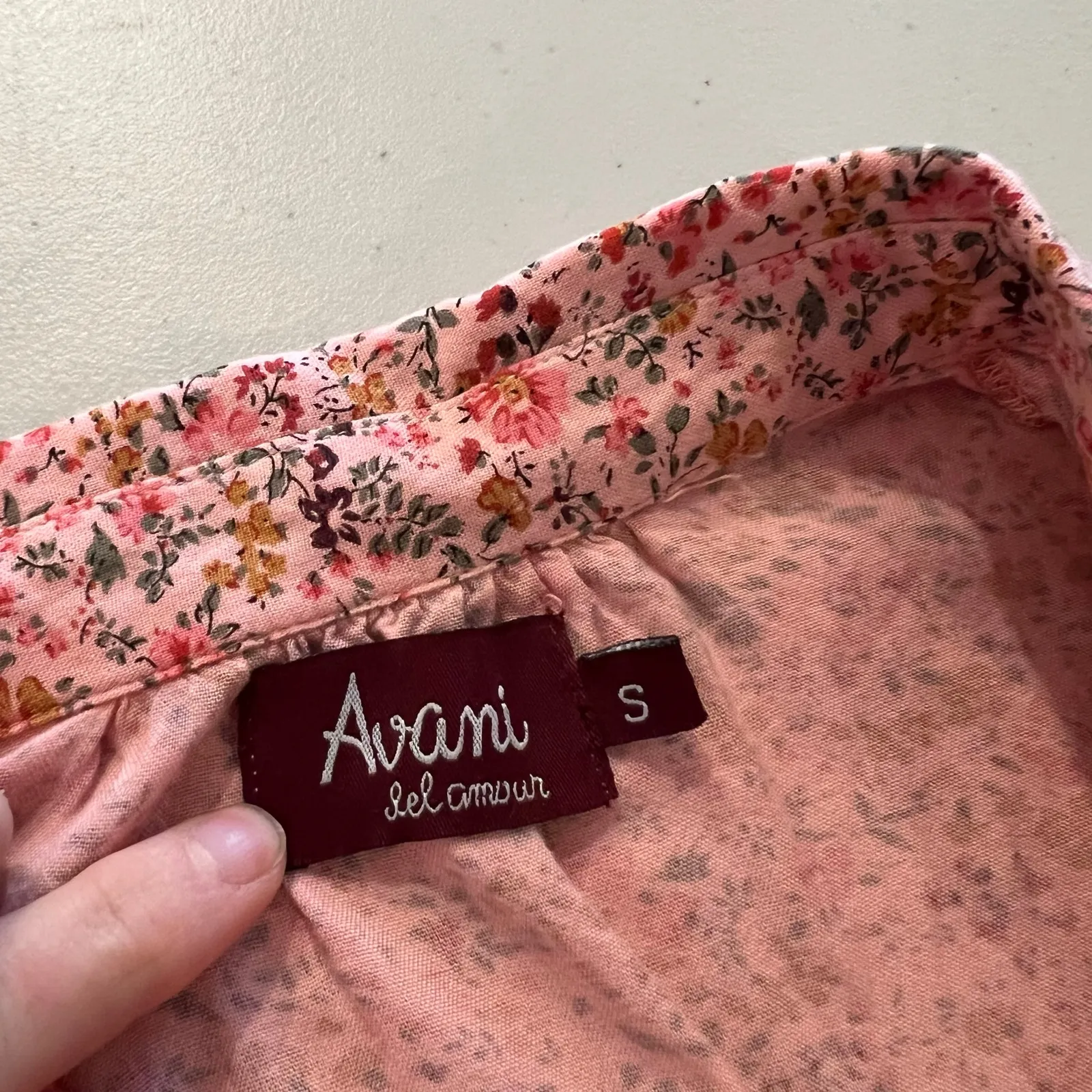 Avani Del Amour Embroidered Floral Pink Short Sleeve Button Blouse Size Small - Image 6