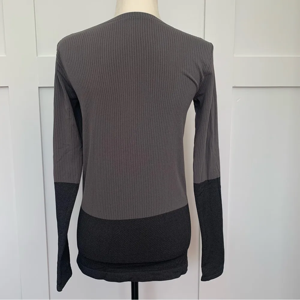Athleta  Flurry Base Layer Long Sleeve Colorblock - Image 4