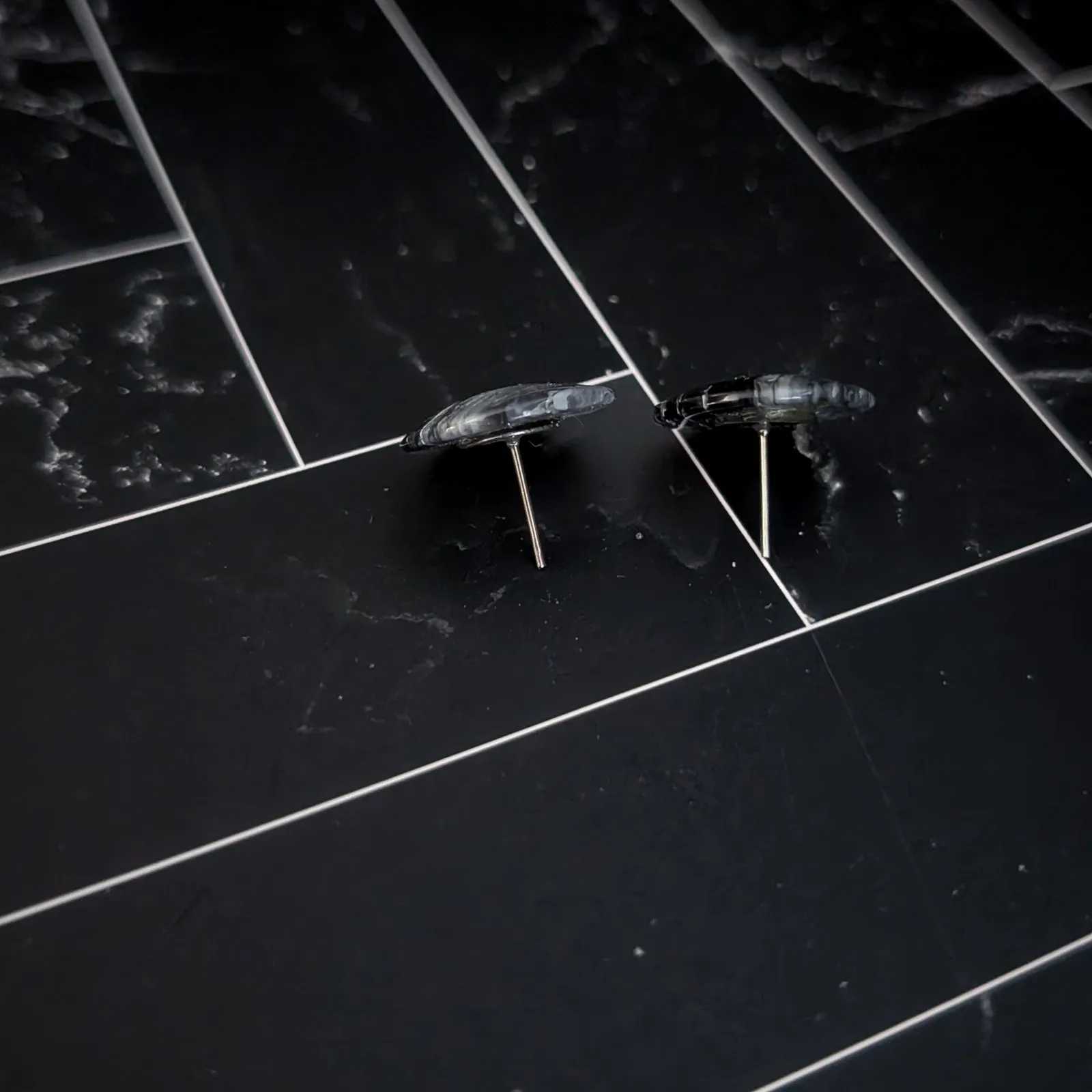 Vintage Stud Earrings Circle Black and Gray Tones - Image 6