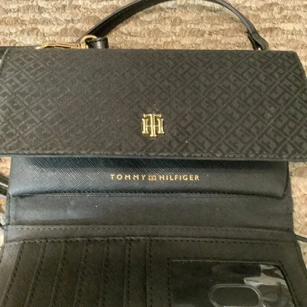 Women's Tommy Hilfiger Black Color Crossbody Wallet Purse Preowned - Image 6