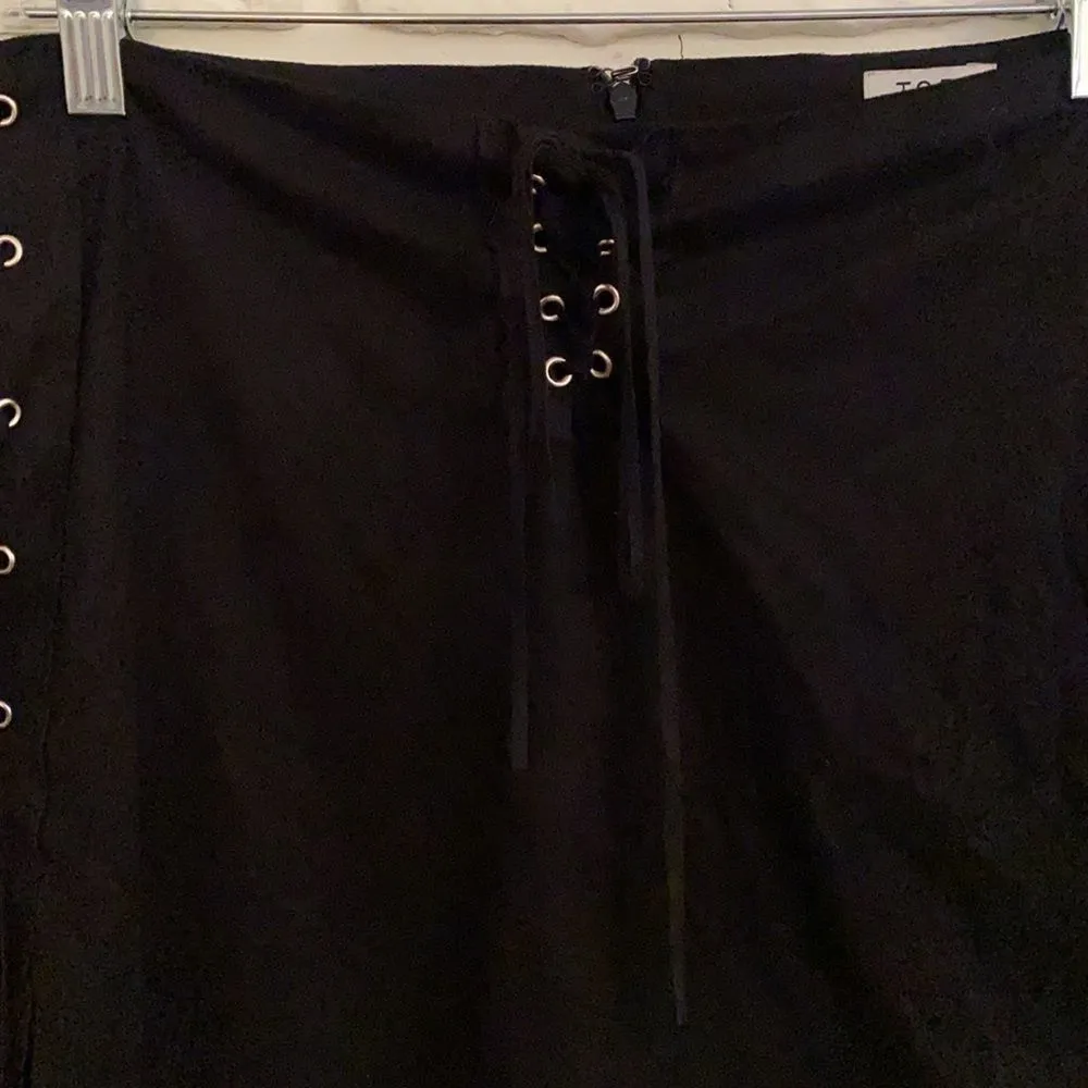 Tobi lace up black soft skirt size small - Image 3