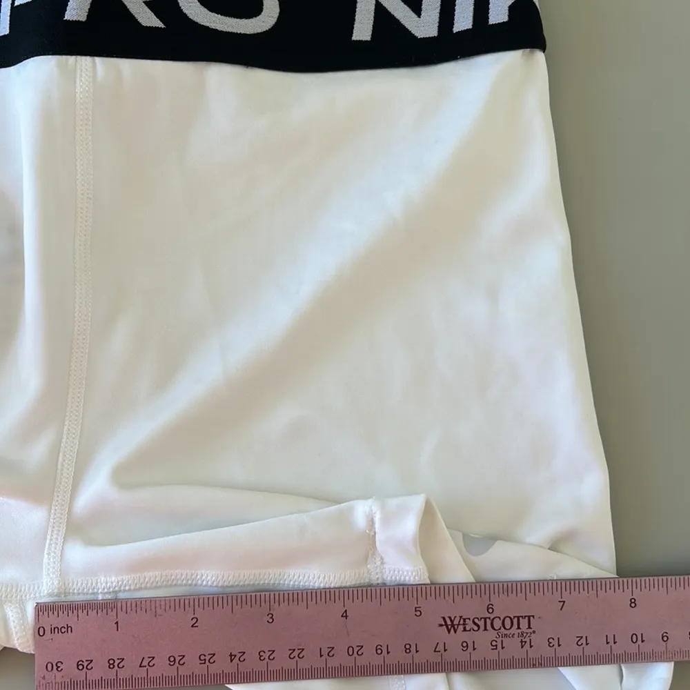 White Nike pro - Image 4