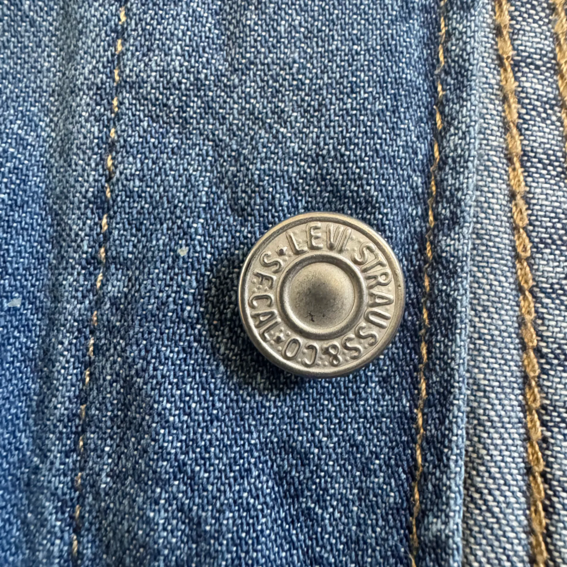 Levi's  Blue Denim Women's Button Up Romper with Front Pocket and Cinched Waist - Image 10