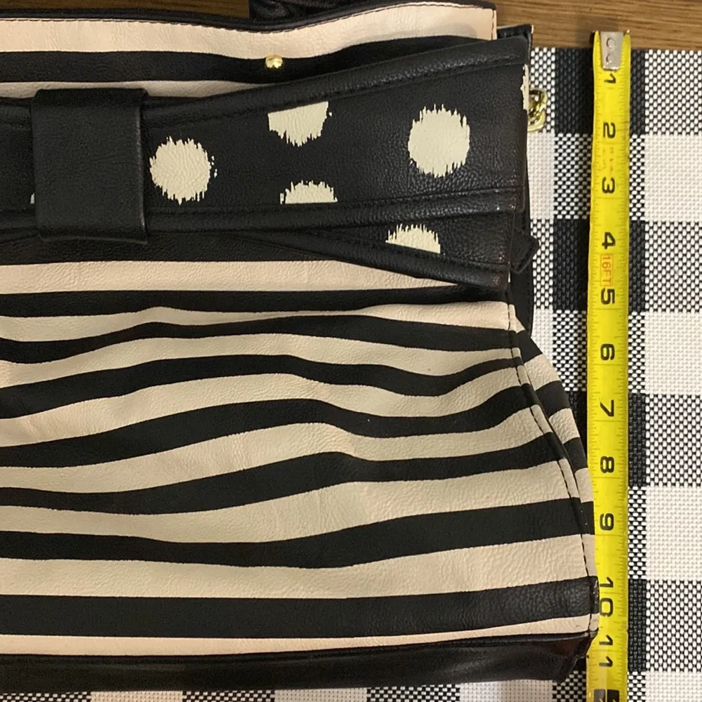 Betsey Johnson woman black and white striped shoulder/crossbody bag - Image 12