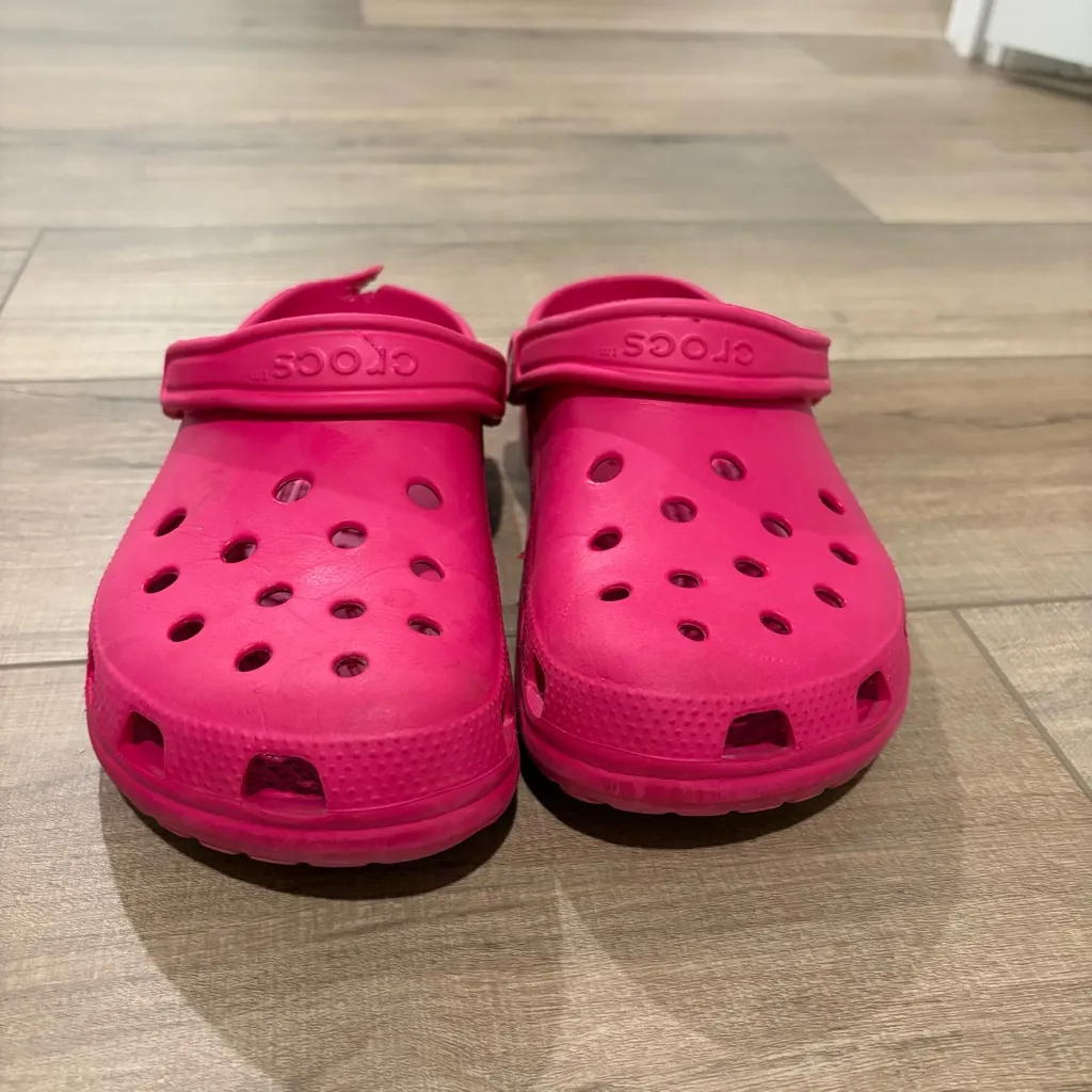 Crocs Classic Clogs Unisex hot pink Women’s 6 - Image 2