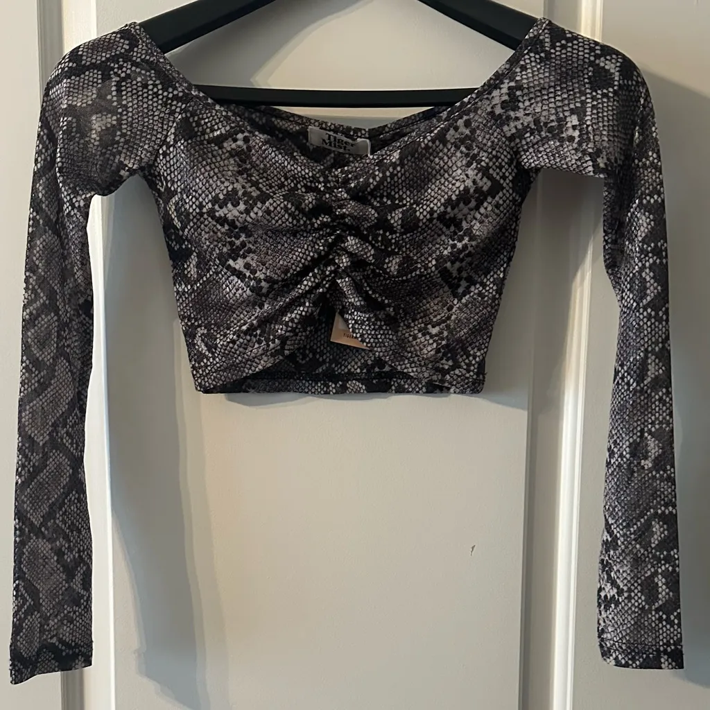 Tiger Mist  Black and Gray Snake Print Crop Top - Image 6